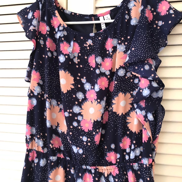 Beautiful flower dress - Picture 2 of 2